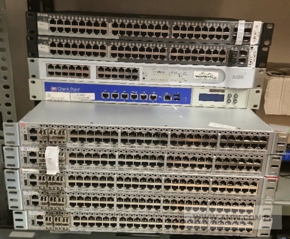 Sprzęt komputerowy (bez dysków twardych) - pakiet zawierający 60 poz. asort. (wg oddzielnego wykazu) 